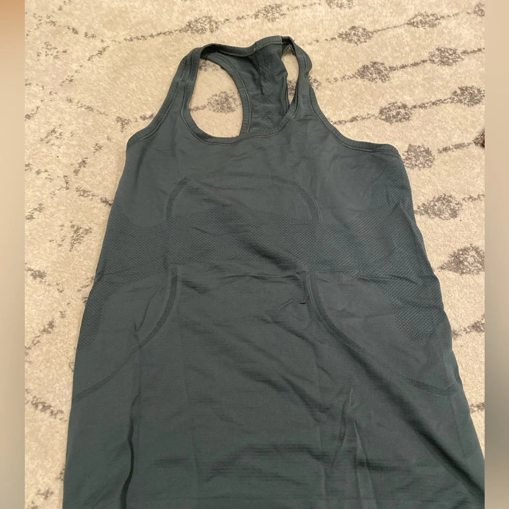 Lululemon 3 pack tops | red, blue & green | size6 - Picture 3 of 9